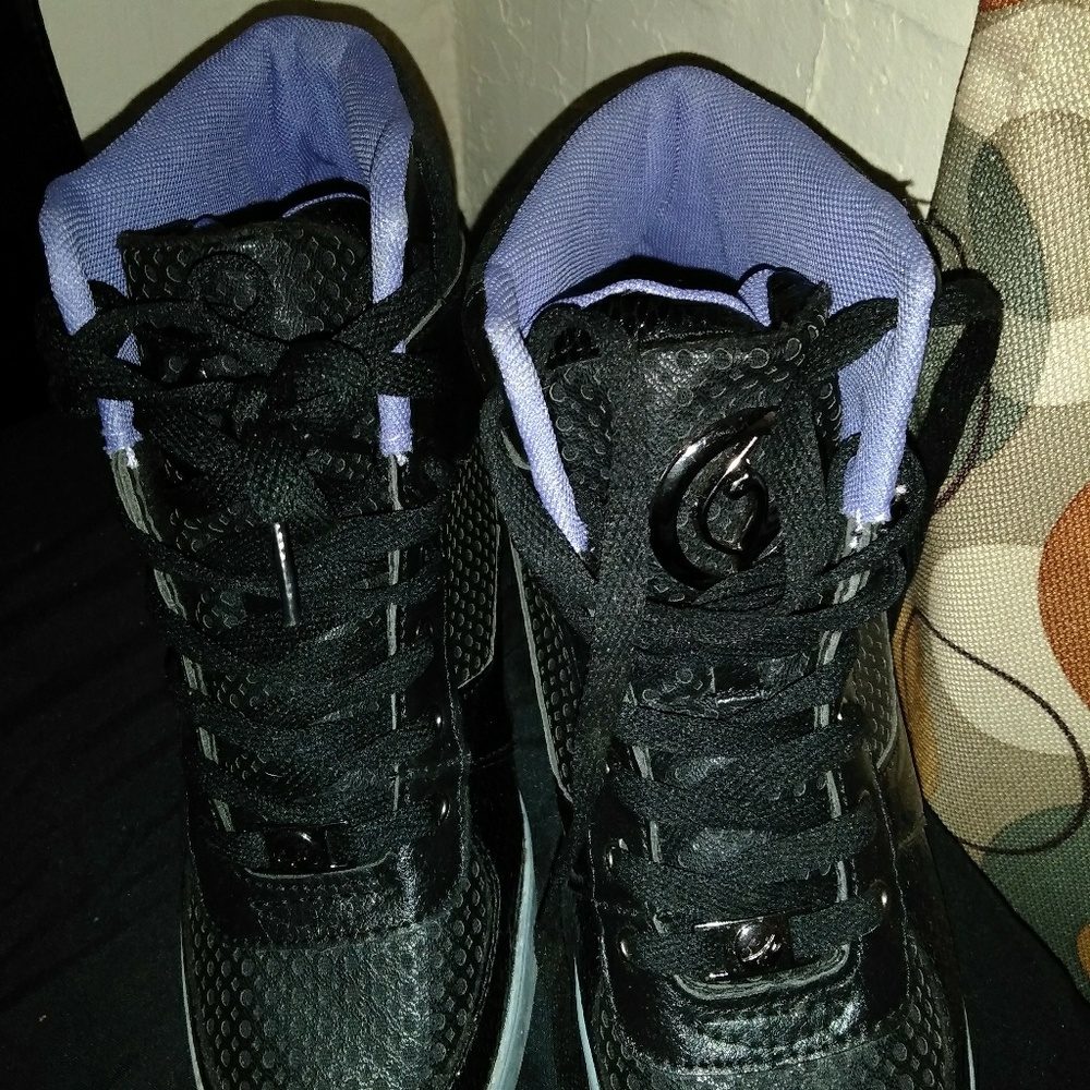 Wedge tennis shoes